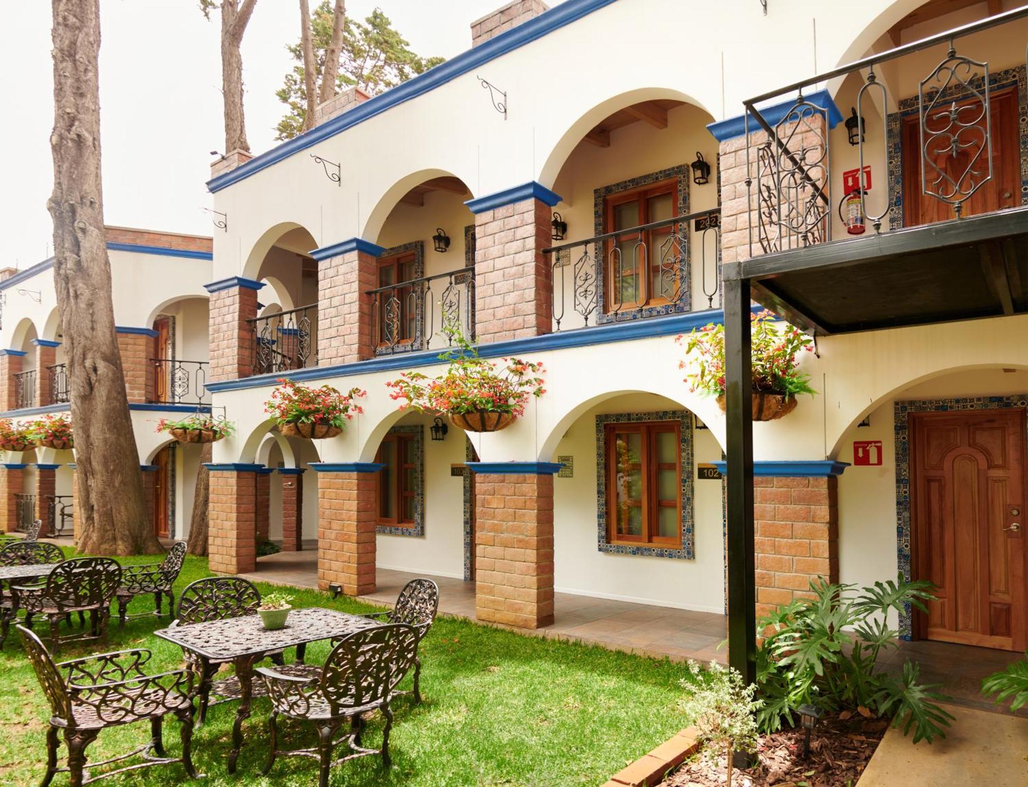 Отель Hacienda Valentino Сан-Кристобаль-де-Ла-Касас Экстерьер фото